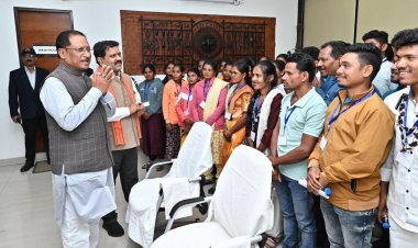 मुख्यमंत्री श्री साय ने सुकमा के जनप्रतिनिधियों से किया आत्मीय संवाद: 'हमर छत्तीसगढ़ जन भ्रमण योजना' से सशक्त हो रहा बस्तर