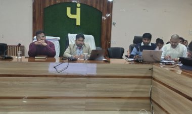 पीएम आवास निर्माण में सुस्ती बर्दाश्त नहीं: जिला पंचायत सीईओ ने तीन सचिवों को नोटिस जारी करने के दिए निर्देश