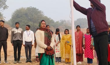 शासकीय महाविद्यालय कांसाबेल में धूमधाम से मनाया गया गणतंत्र दिवस, बीडीसी शिप्रा नारायण दास ने किया ध्वजारोहण