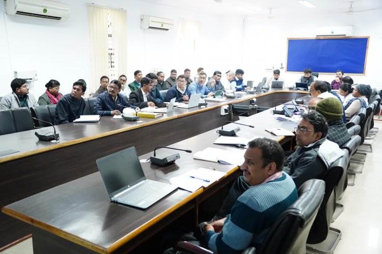 कलेक्टर की दोटूक: शिविरों के आवेदनों का हो त्वरित निराकरण, लापरवाही पर होगी कार्रवाई