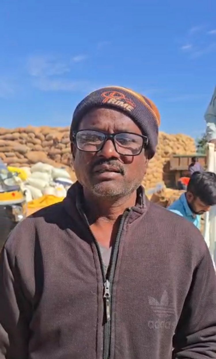 जशपुर: सुव्यवस्थित धान खरीदी से खिले किसानों के चेहरे, किसान इंद्र चौहान ने आसानी से बेची अपनी उपज