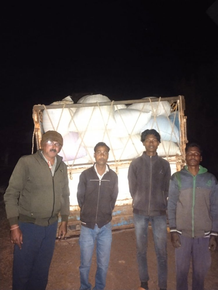 जशपुर पुलिस का 'ऑपरेशन धान': झारखंड से तस्करी कर लाया जा रहा 25 क्विंटल धान जब्त, बिचौलियों में हड़कंप