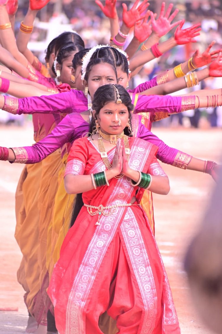 जशपुर में 77वें गणतंत्र दिवस की धूम: स्वास्थ्य मंत्री श्याम बिहारी जायसवाल ने फहराया तिरंगा, शहीदों के परिजनों का किया सम्मान