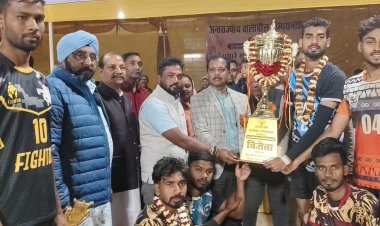 कांसाबेल में अंतरराज्यीय वॉलीबॉल प्रतियोगिता का रंगारंग समापन, रायगढ़ की टीम बनी विजेता