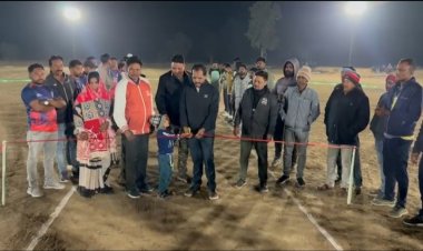 कांसाबेल पोंगरों में 'गोल गट्टम लकड़ पट्टम दे दनादन' क्रिकेट प्रतियोगिता का आगाज़, सालिक साय ने बल्ले से दिखाए जौहर