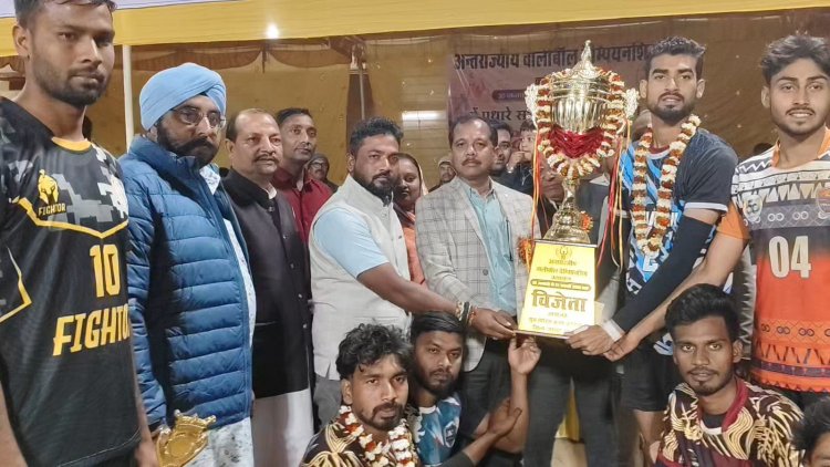कांसाबेल में अंतरराज्यीय वॉलीबॉल प्रतियोगिता का रंगारंग समापन, रायगढ़ की टीम बनी विजेता