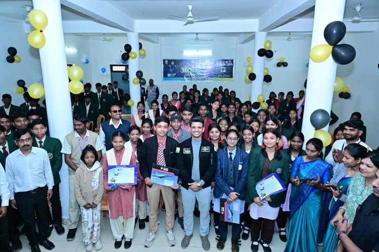 जशपुर के बच्चों ने छू लिया आसमान: अंतरिक्ष यात्री शुभांशु शुक्ला ने एकलव्य विद्यालय घोलेंग में 'ग्राउंड स्टेशन' का किया शुभारंभ