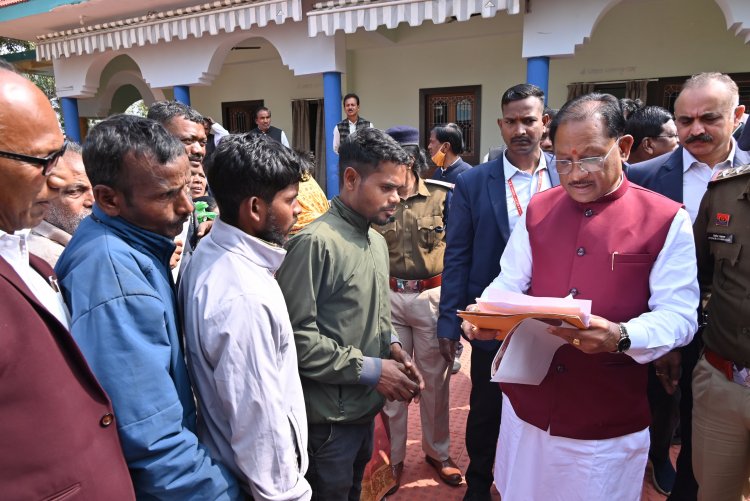 अपनों के बीच मुख्यमंत्री: बगिया जनदर्शन में सुनीं ग्रामीणों की समस्याएं, त्वरित निराकरण के दिए सख्त निर्देश