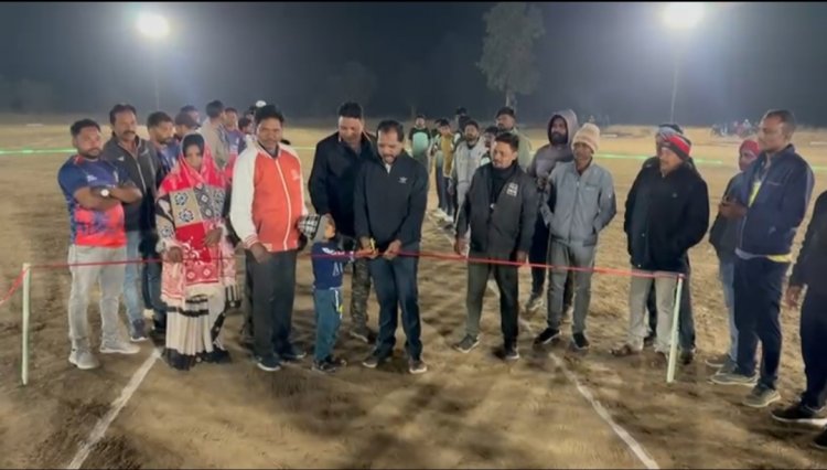 कांसाबेल पोंगरों में 'गोल गट्टम लकड़ पट्टम दे दनादन' क्रिकेट प्रतियोगिता का आगाज़, सालिक साय ने बल्ले से दिखाए जौहर