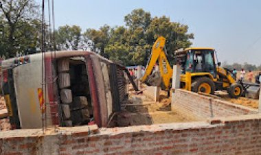 जशपुर में भीषण सड़क हादसा: अनियंत्रित बस निर्माणाधीन मकान में घुसी, मासूम बच्चे सहित 5 की मौत, 20 से अधिक घायल