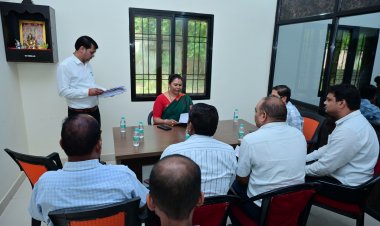 विधायक जनदर्शन में समस्याओं का हुआ 'ऑन द स्पॉट' निपटारा; गोमती साय ने दिव्यांग धनेश्वर को प्रदान की ट्राई-साइकिल