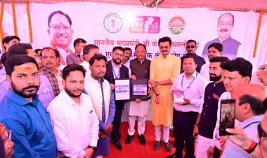 जशपुर में 'डिजिटल डोर' क्रांति: मुख्यमंत्री विष्णुदेव साय ने किया शुभारंभ, अब घर के बाहर लगे QR कोड से जमा होगा टैक्स