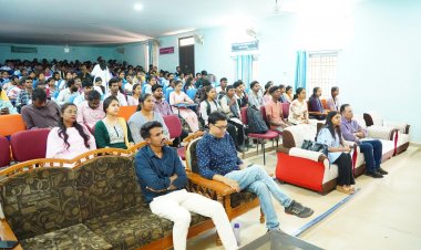 जशपुर: भविष्य की चुनौतियों के लिए तैयार हो रहे युवा, कॉलेज छात्रों को मिला 'एआई यूथ स्किल' का प्रशिक्षण