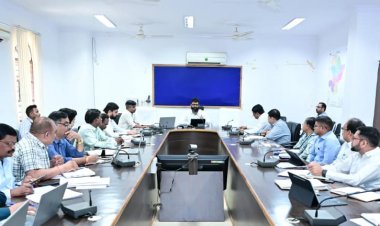 जशपुर: विकास कार्यों में लापरवाही पर कलेक्टर सख्त, बोले- निर्माण की गुणवत्ता से समझौता करने वालों पर होगी कार्रवाई