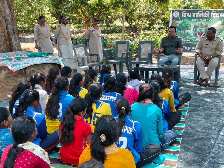जशपुर: 'विश्व वानिकी दिवस' पर गूँजा वन संरक्षण का संदेश, रैली और वृक्षारोपण से बढ़ाया जागरूकता का कारवां 