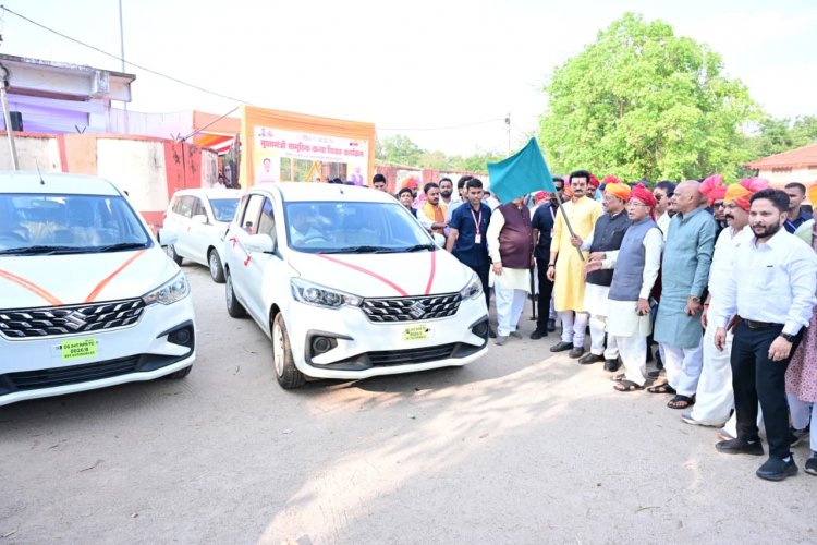 प्रशासनिक कार्यों को मिलेगी नई गति: मुख्यमंत्री श्री विष्णु देव साय ने राजस्व विभाग के 4 नवीन वाहनों को दिखाई हरी झंडी