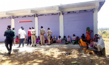 ब्रेकिंग कांसाबेल: सिहारबूढ़ में शराब दुकान के स्थानांतरण पर भारी बवाल, सरपंच और ग्रामीणों ने दुकान के सामने दिया धरना