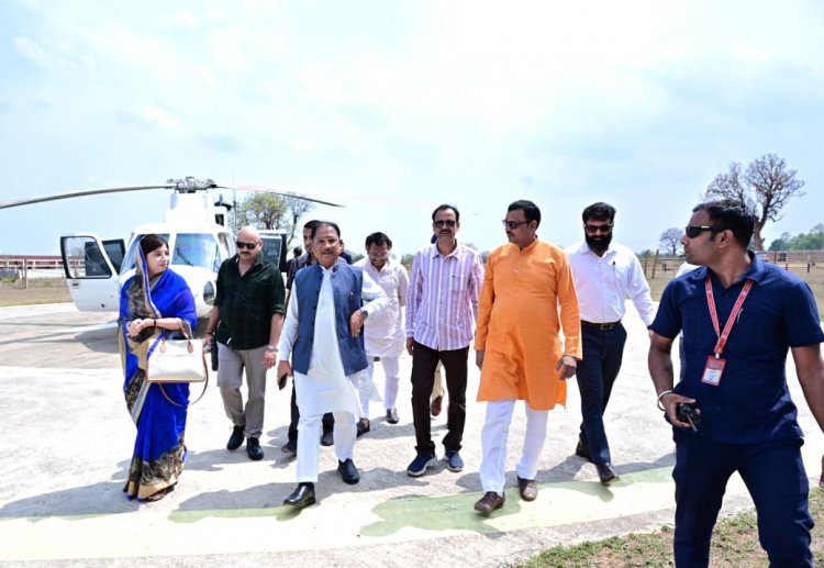 बगिया आगमन पर मुख्यमंत्री श्री विष्णु देव साय का भव्य स्वागत, प्रशासनिक अधिकारियों और जनप्रतिनिधियों ने की अगवानी