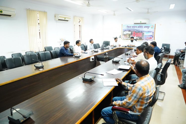 जशपुर को अंतरराष्ट्रीय पर्यटन मानचित्र पर लाने की तैयारी: कलेक्टर रोहित व्यास ने दिए मूलभूत सुविधाएं और प्रचार-प्रसार के निर्देश