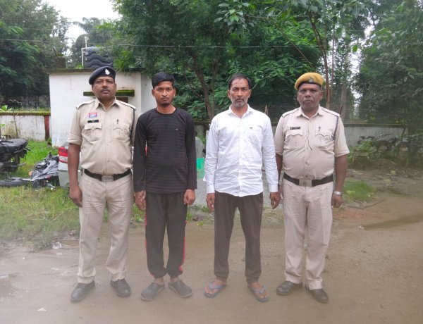 नारायणपुर में ‘ऑपरेशन आघात’ के तहत बड़ी कार्रवाई: 3.20 लाख के गांजे और मोबाइल के साथ 2 तस्कर गिरफ्तार